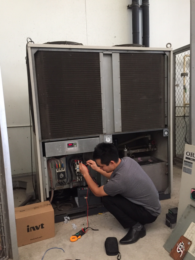 Lắp biến tần INVT cho bơm giải nhiệt máy nén khí cho công ty Nhật